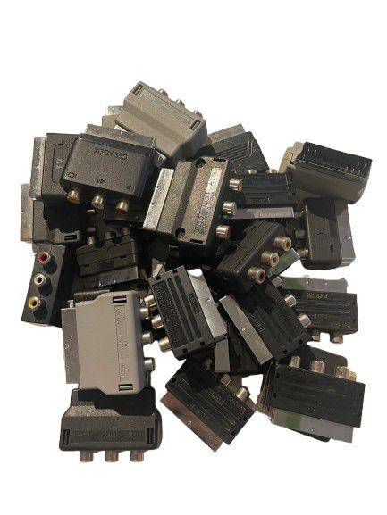 Adapter - Cinch auf Scart - Verschiedene Dritthersteller (Gebraucht)