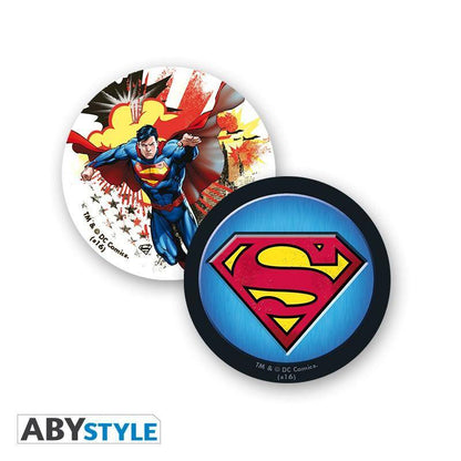 DC Comics - Geschenkset Superman - Tasse, Anstecker & Schlüsselanhänger